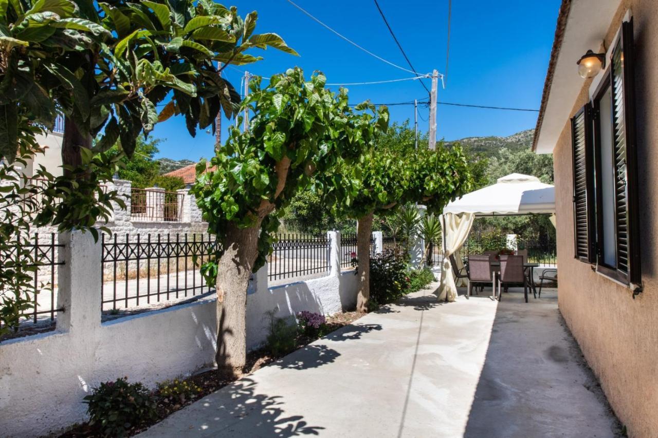 Irinis House Villa Komilion Exterior photo